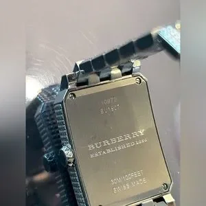 Authentic Stainless Steel Burberry Pyramid Watch Burberry Silver Stainless Steel Gauntlet Pyramid Flex BU5350  main image 4